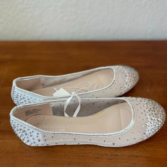 NWT De Blossom Collection Womens Silver Embellished Ballet Flats Size 6.5 - Picture 3 of 10